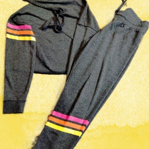 Crop Top Sweat Outfit, Size Large, from Five By Five - Picture 3 of 3